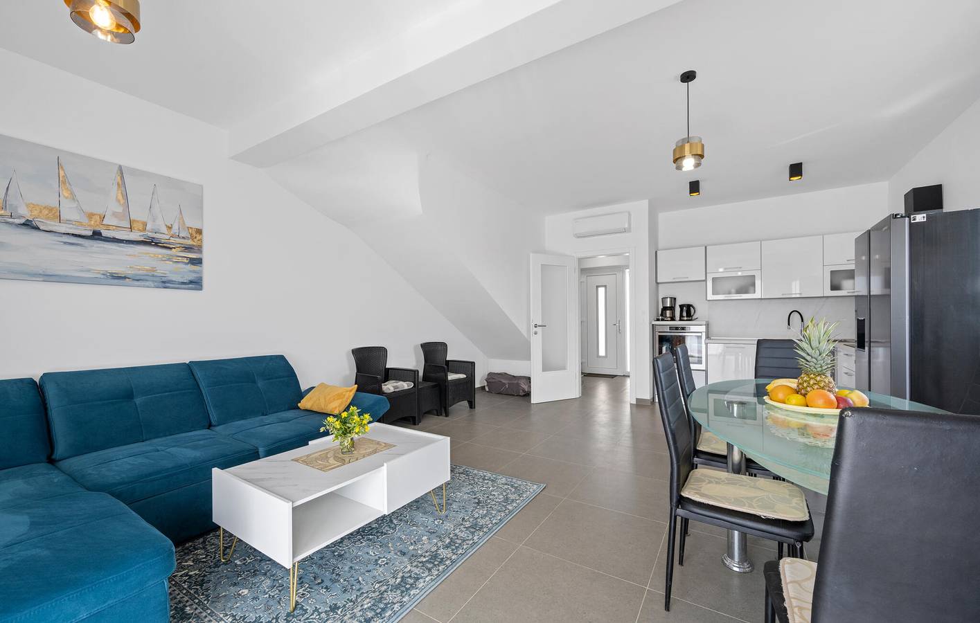Gemütliche 90 m² große Wohnung mit Pool, Terrasse und WLAN in Strandnähe in Vodice, Šibenik-Knin