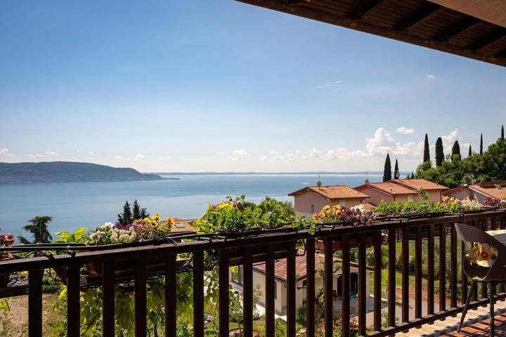 Villa für 6 Personen, mit Balkon und Terrasse sowie Garten und Ausblick