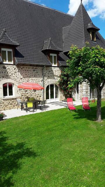 Location de vacances pour 4 personnes, avec terrasse, animaux acceptés à Saint-Mamet-la-Salvetat