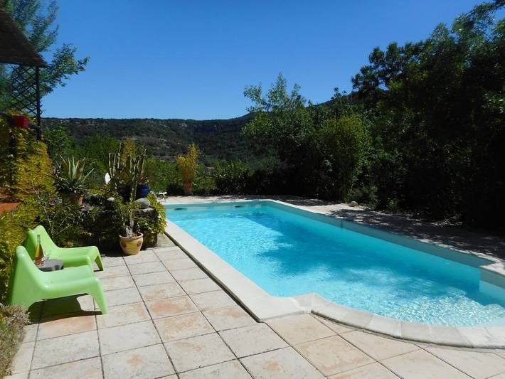 Location de vacances pour 6 personnes, avec vue ainsi que terrasse et piscine à Saint-Brès - 3