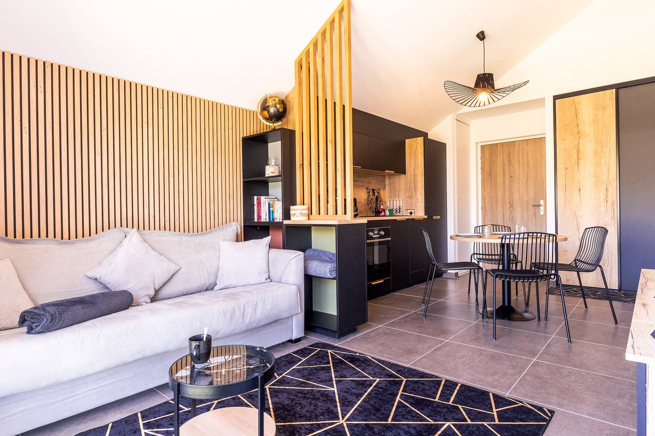 Ganze Wohnung, La Colombe - Bord de piste cyclable & lac in Duingt, Bauges