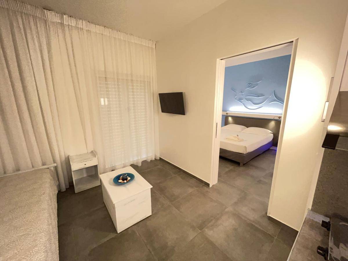 Niriides Hotel Apts Studios in Almyrida, Vámos