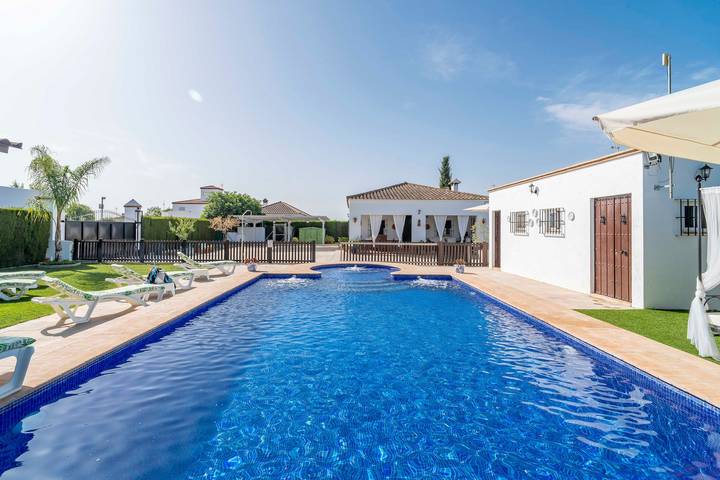 Finca 'Buhaira' mit privatem Pool, Wi-Fi und Klimaanlage in Marchena, Sevilla Provinz