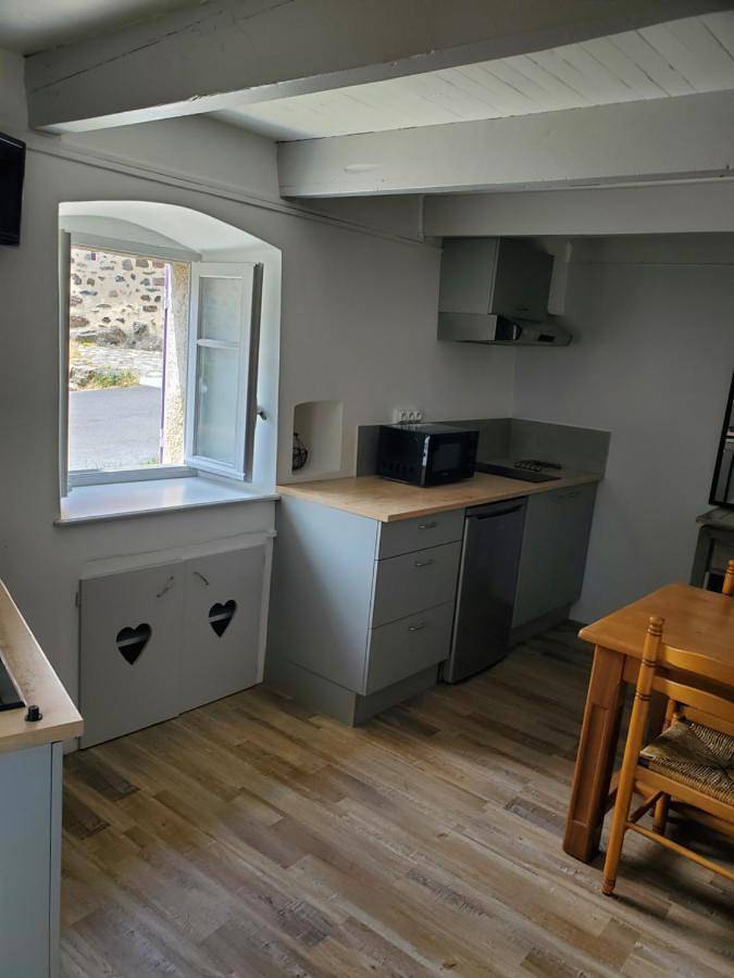 Maison campagne près de la rivière in Cerzat, Haute-Loire