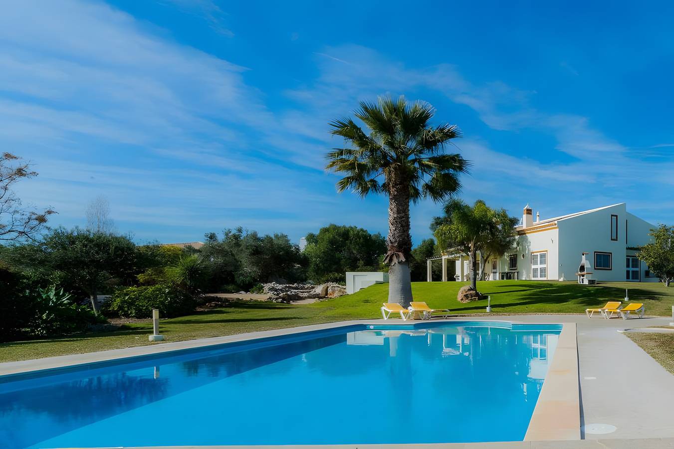 Magnólia – Villa privada com piscina aquecida, spa e vista natureza - perto da praia e golfe in Mexilhoeira Grande, Distrito de Faro