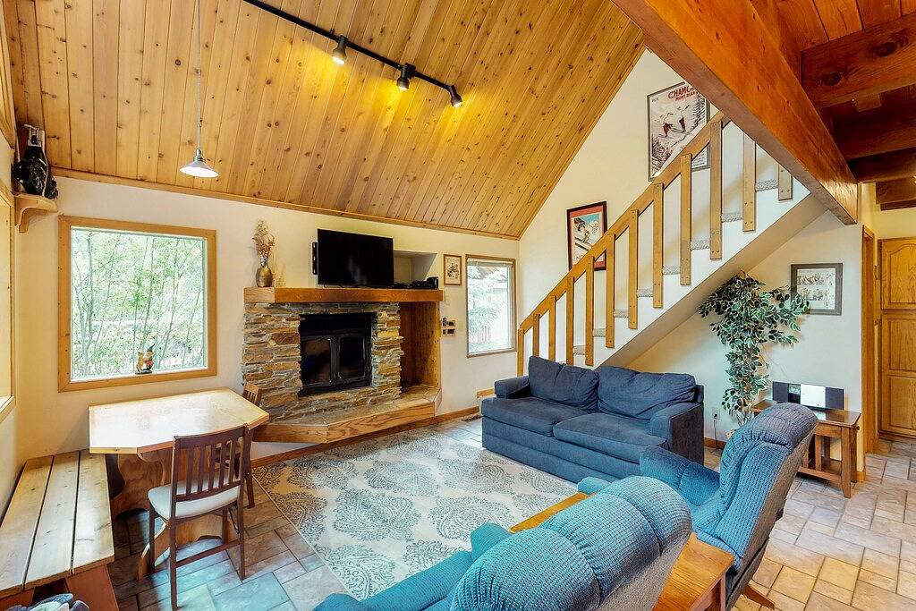 Gemütliches Chalet mit privatem Whirlpool und Blick - zu den Skipisten gehen, Hunde willkommen in Girdwood, Anchorage