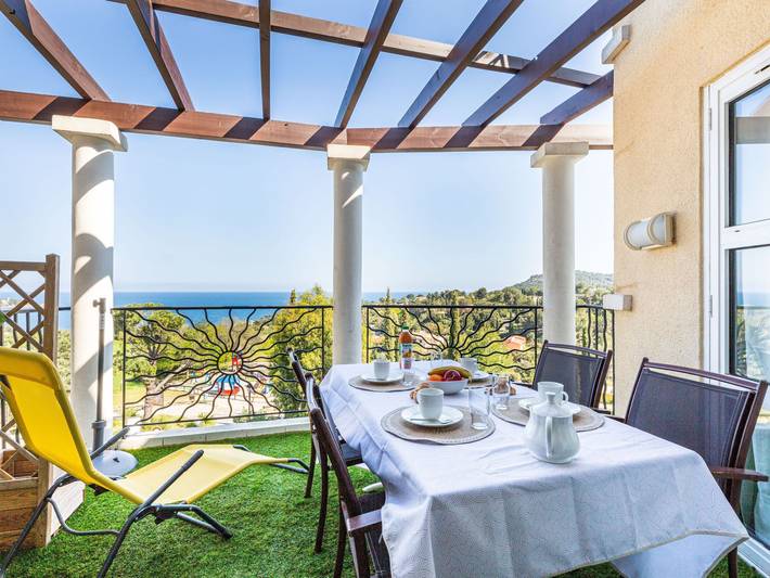 Gîte pour 4 personnes, avec jardin ainsi que terrasse et bassin pour enfant dans Golf De Cap Esterel - 3