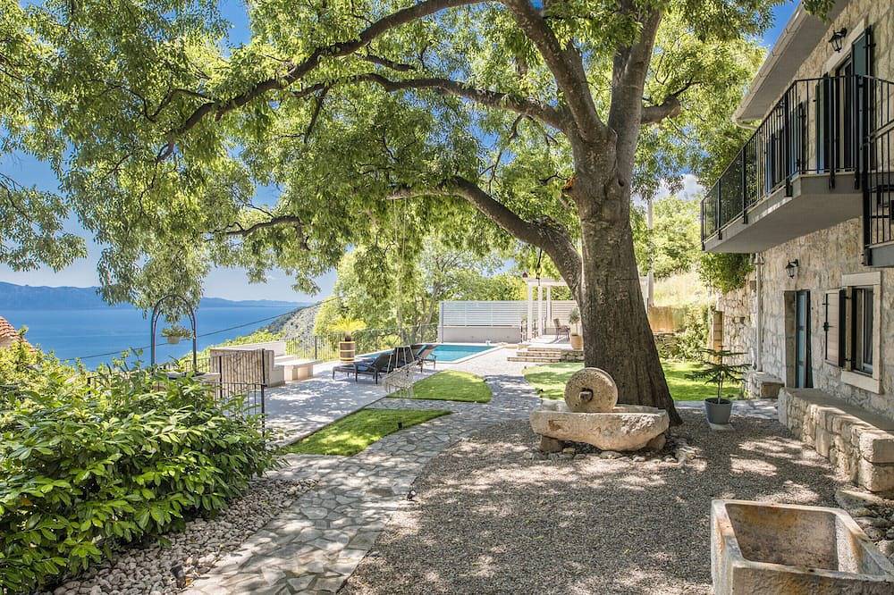 Willa ze spektakularnym widokiem na morze, 2 sypialnie, basen in Zaostrog, Riwiera Makarska