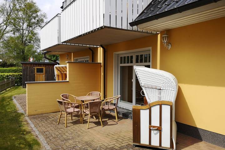 Ferienhaus für 8 Personen, mit Sauna und Garten sowie Balkon und Seeblick, kinderfreundlich in Zingst - 2