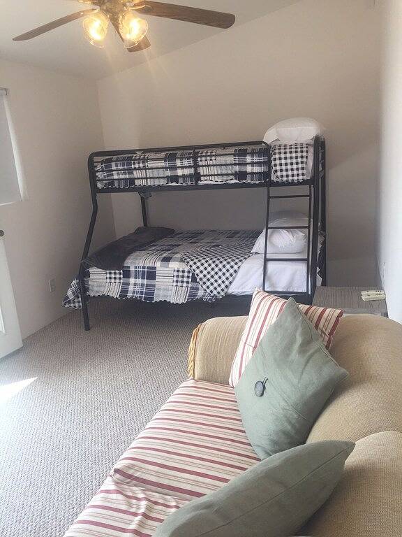 Beautiful 5 Bedroom, 3 bath waterfront home on Clearlake w/private hot tub in California North Coast