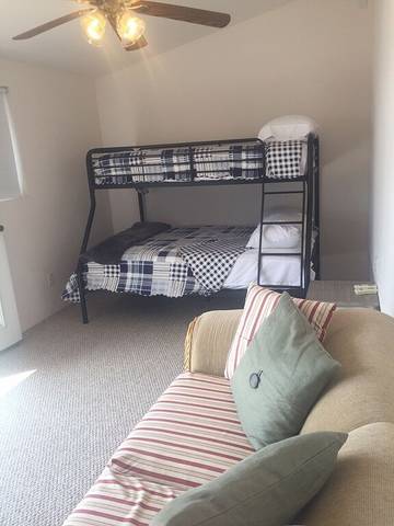 Vacation House for 14 Guests in Clearlake, Lake County (CA), Picture 4