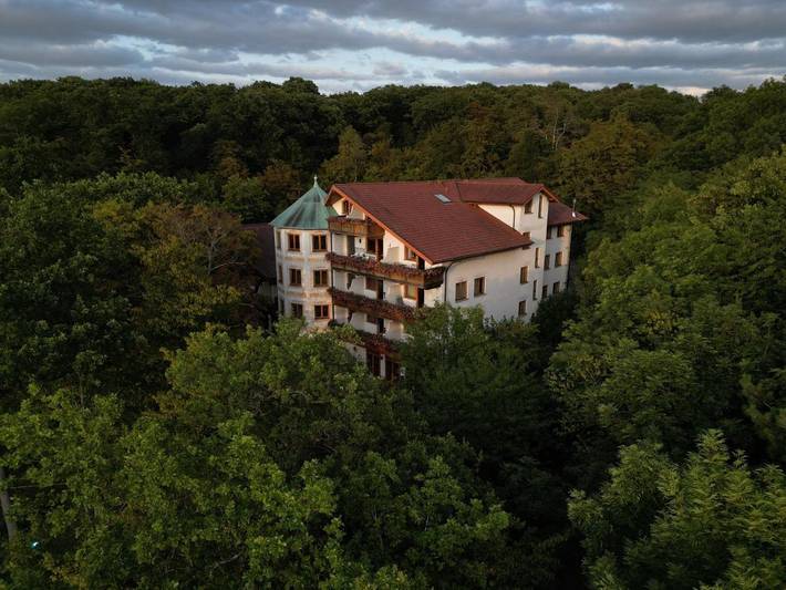 Hotel für 2 Personen, mit Terrasse und Sauna in Östringen