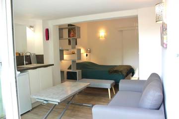 Gîte pour 2 personnes, avec vue et piscine ainsi que jardin et terrasse à Figanières