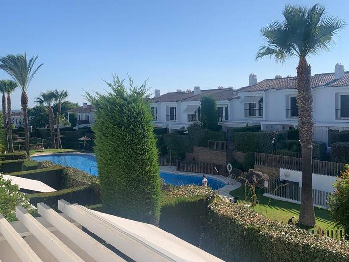 Casa de vacaciones para 6 personas, con vistas además de piscina y balcón - 1