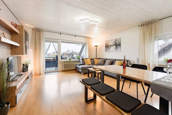 Appartamento intero, Appartamento 'Schwobanescht' con vista lago, giardino comune e Wi-Fi in Unteruhldingen, Uhldingen-Mühlhofen