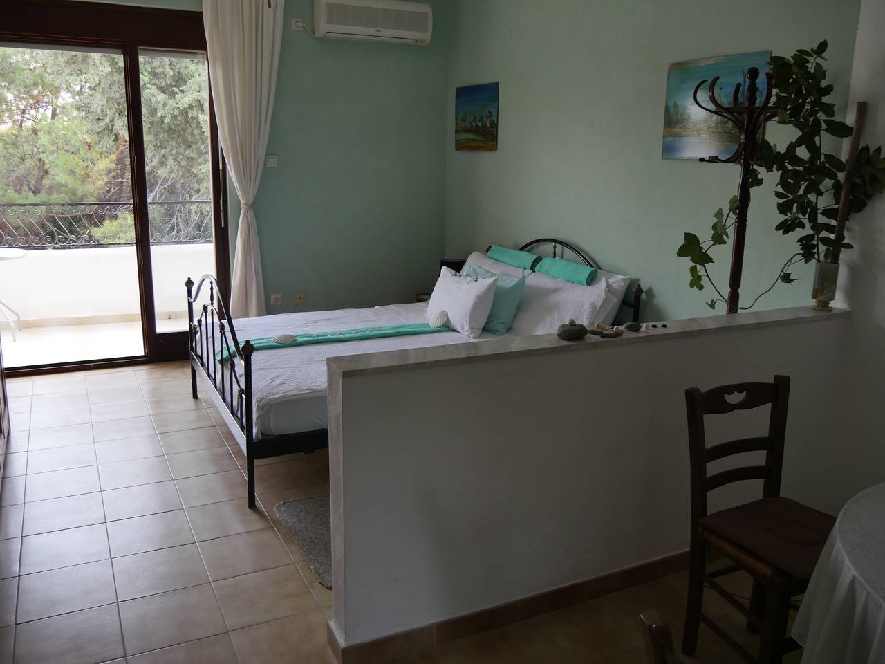 Geheel appartement, Appartement 'Helios Rhodos 2' met privé terras, Wifi en airconditioning in Kallithea Springs, Rhodos