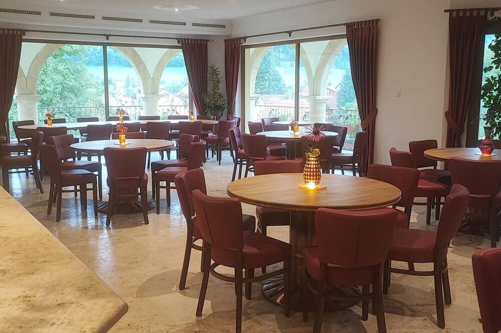 Apartment im Hotel 'Einhorn' mit Bergblick, gemeinsamer Terrasse und Wlan in Schwäbisch Gmünd, Albsteig Etappe 6