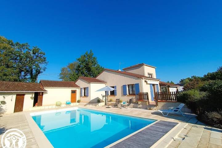 Gîte pour 6 personnes, avec jardin à Trespoux-Rassiels