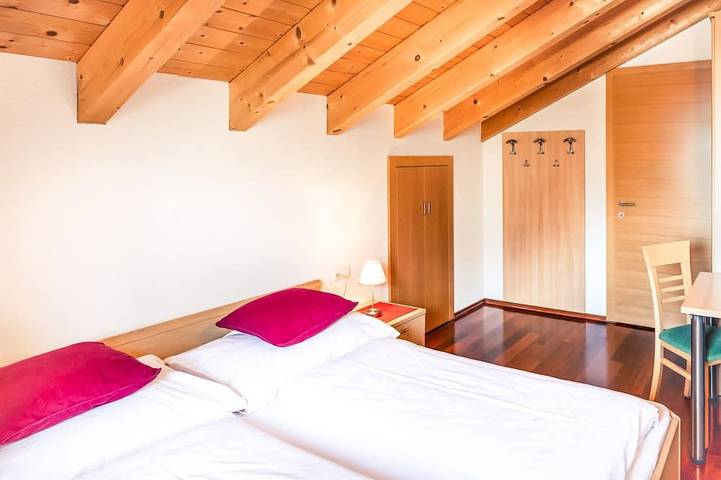 Hütte für 4 Personen, mit Balkon und Whirlpool sowie Garten in Schröcken - 3