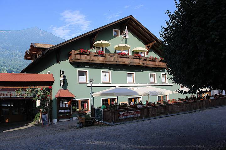 Gästehaus für 6 Personen, mit Terrasse und Sauna sowie Balkon/Terrasse und Pool, mit Haustier in Lam