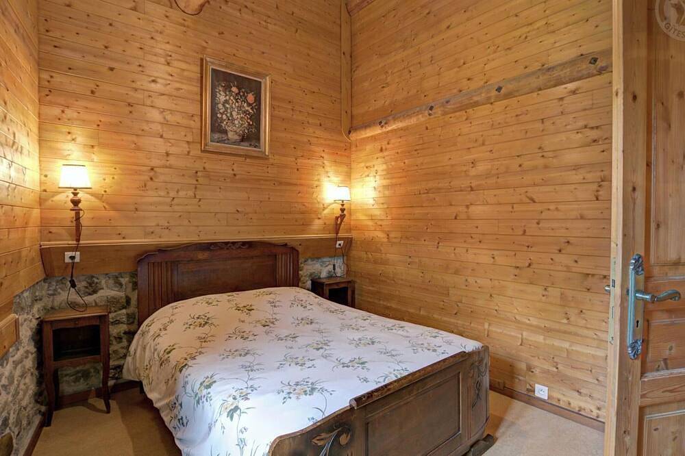 Casa Rural Ecológica a 10 min de Pistas con Wi-Fi y Entorno Tranquilo in Chalmazel, Montbrison