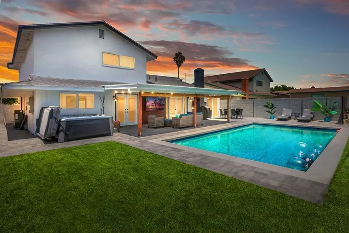 Casa de vacaciones para 8 personas, con piscina además de jacuzzi y terraza - 1