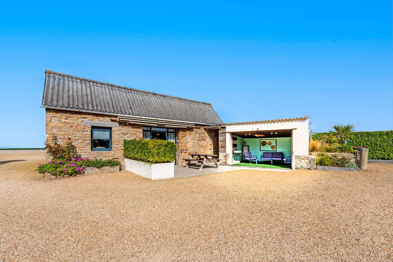 Holiday Home 'Ty Reuniou - La Grange' with Sea View, Shared Terrace and Wi-Fi in Cléder, Ceinture Dorée