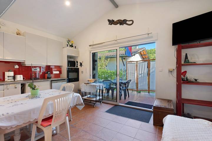Holiday Home “Lanton Arcachon Bay” with Private Terrace, Wi-Fi & Air Conditioning in Cassy, Lanton