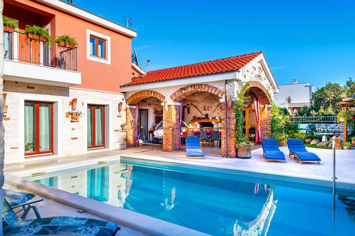 Villa pour 8 personnes, avec jardin ainsi que sauna et piscine, animaux acceptés à Šibenik - 2