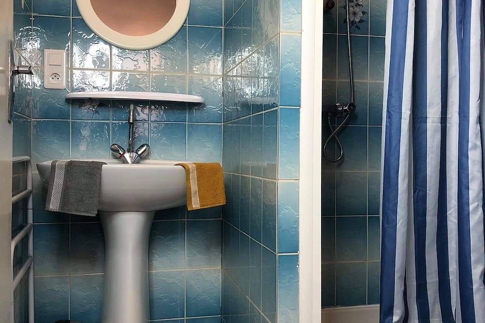 Appartement entier, Appartement tout confort à 100 mètres des thermes in Bourbonne-les-Bains, Haute-Marne