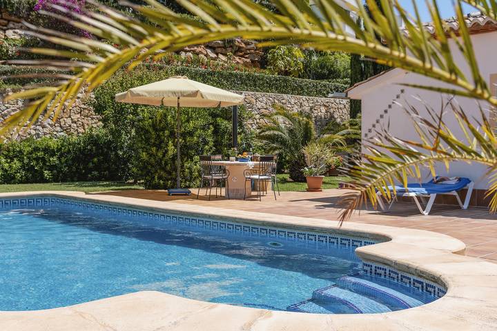 Ferienhaus für 4 Personen, mit Terrasse und Pool sowie Garten in Nova Xabia