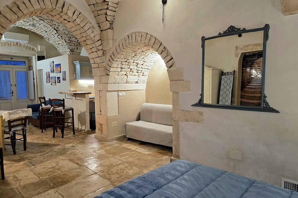 Lwg 17.1 Stone vacation home 2 minutes from the historic center in Martina Franca, Taranto Province