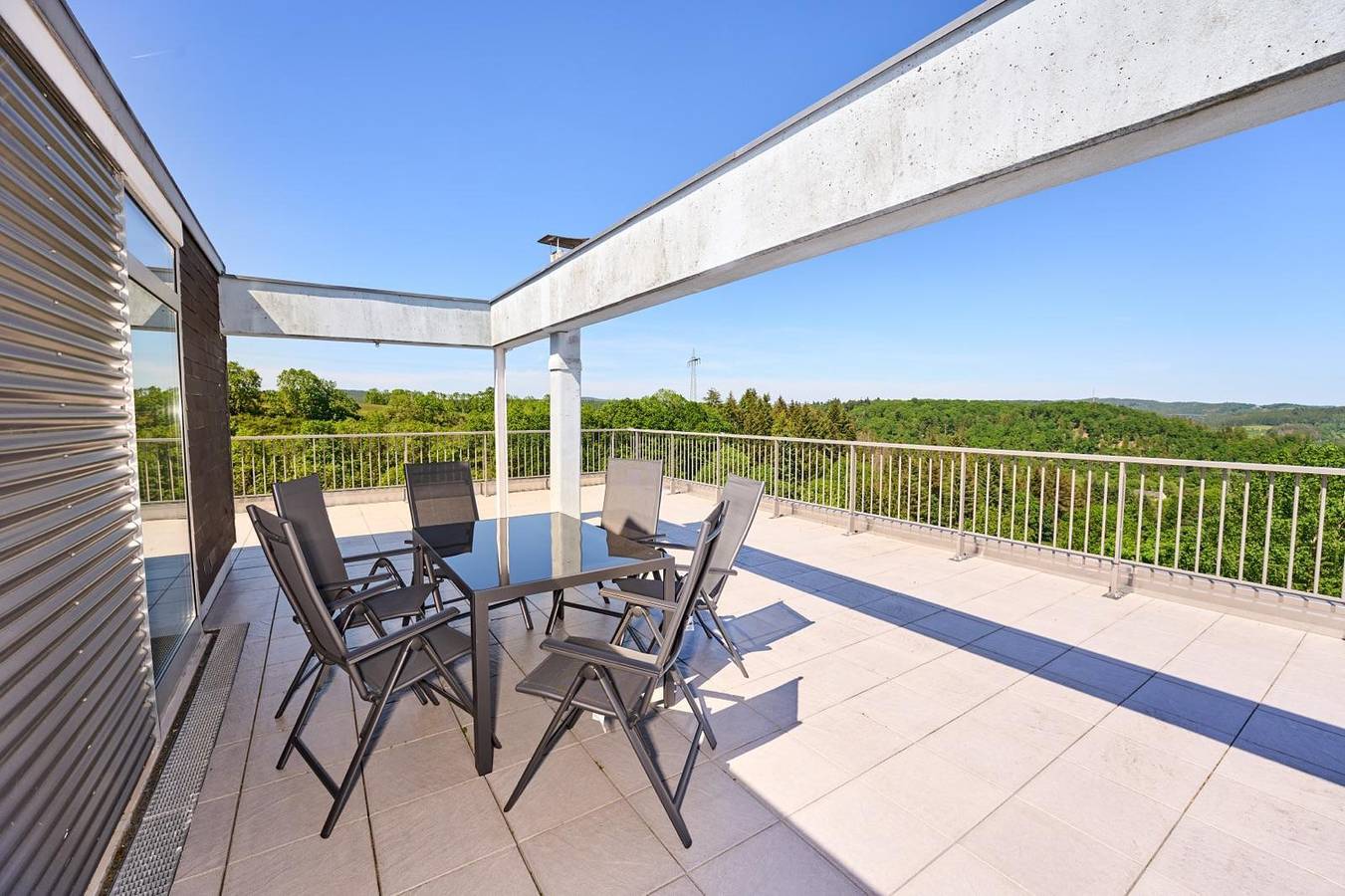 Ganze Ferienwohnung, Panoramasicht - Daun von oben in Daun, Vulkaneifel