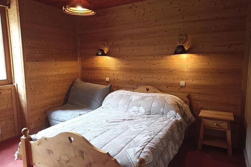 Entire apartment, 300m from resort center, Ground floor, terrace, parking, tv, ski locker, 40m², Arêches-Beaufort in Arêches, Beaufort (Rhône-Alpes)