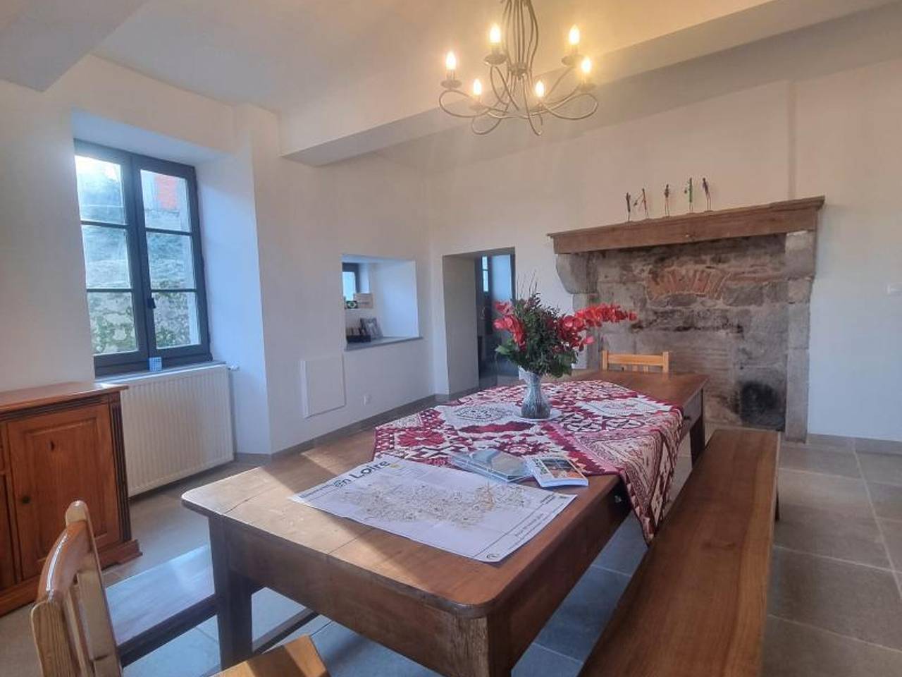 Spacious Cottage in Crozet - Pets Allowed and Wifi in Le Crozet, Roanne region