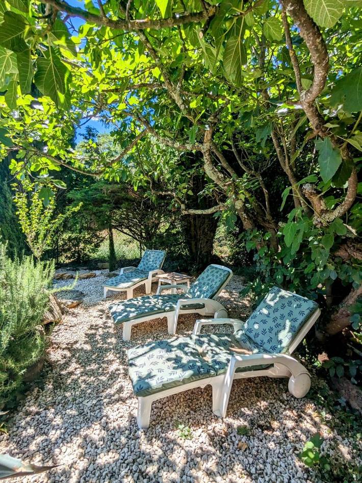 Gîte pour 4 personnes, avec terrasse ainsi que jardin et piscine à Lagorce - 4