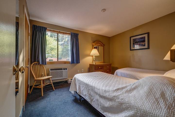 Glamping for 8 people, with terrace and pool in New Hampshire