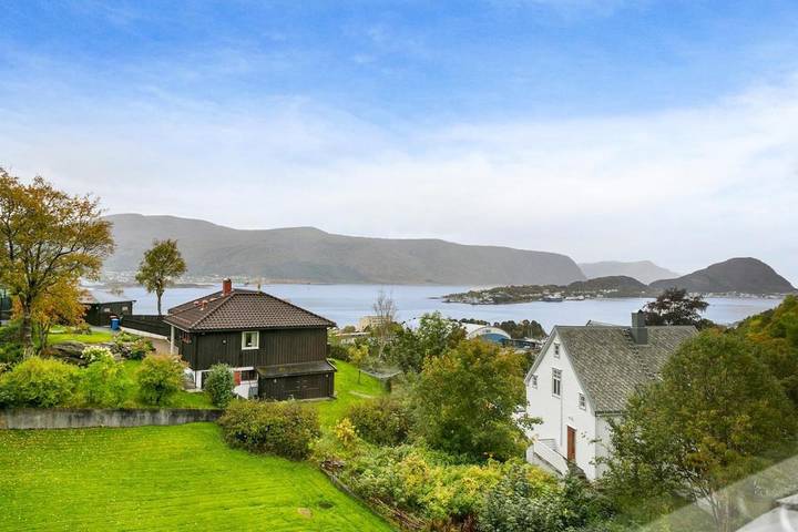 Villa für 12 Personen, mit Ausblick und Terrasse, mit Haustier in Ålesund