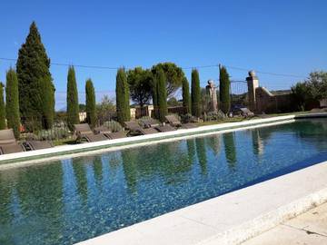 Gîte pour 7 personnes, avec vue ainsi que terrasse et piscine, adapté aux familles à Bouchet