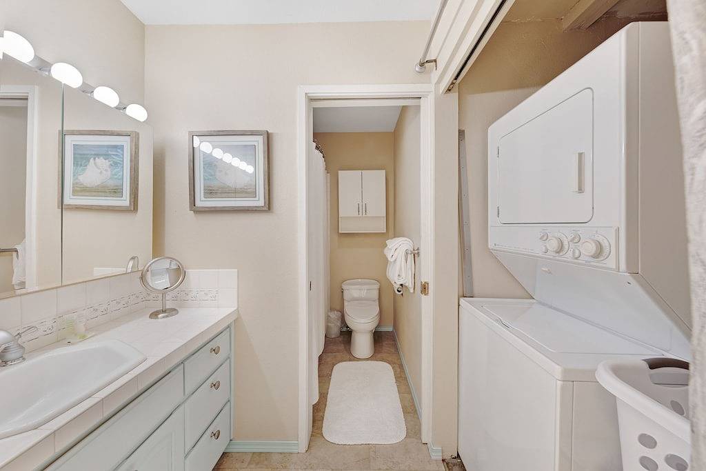 Ganze Wohnung, Bayfront Wohnung mit spektakulärer Aussicht und Gemeinschaftspool / Whirlpool / Fitnessraum! in Newport (OR), Lincoln County (OR)