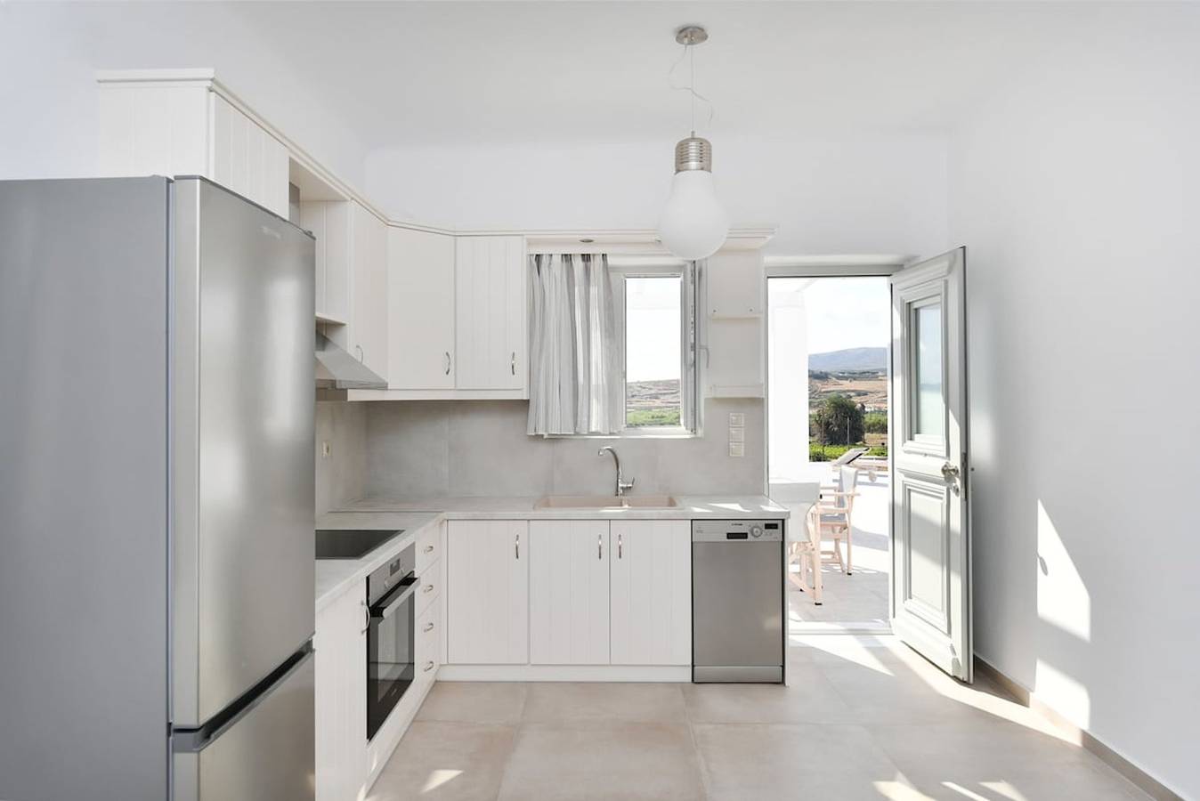 Happy  2-Bedroom sea view House, pool/jacuzzi! in Paros