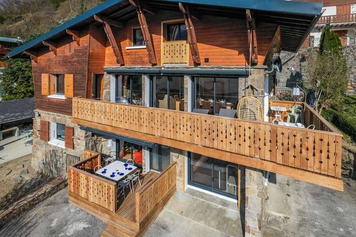 Appartement de vacances pour 16 personnes, avec jacuzzi ainsi que balcon et jardin à Saint-Lary