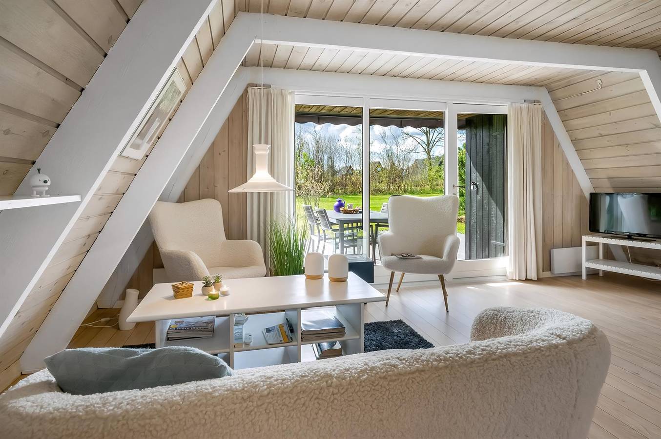 Pet friendly home in Farsø with lake view in Himmerland