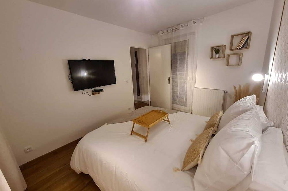 Entire apartment, Jo 2024 - appartement 4 pers - Wifi / Parking privée / in Rosny-sous-Bois, Seine-Saint-Denis