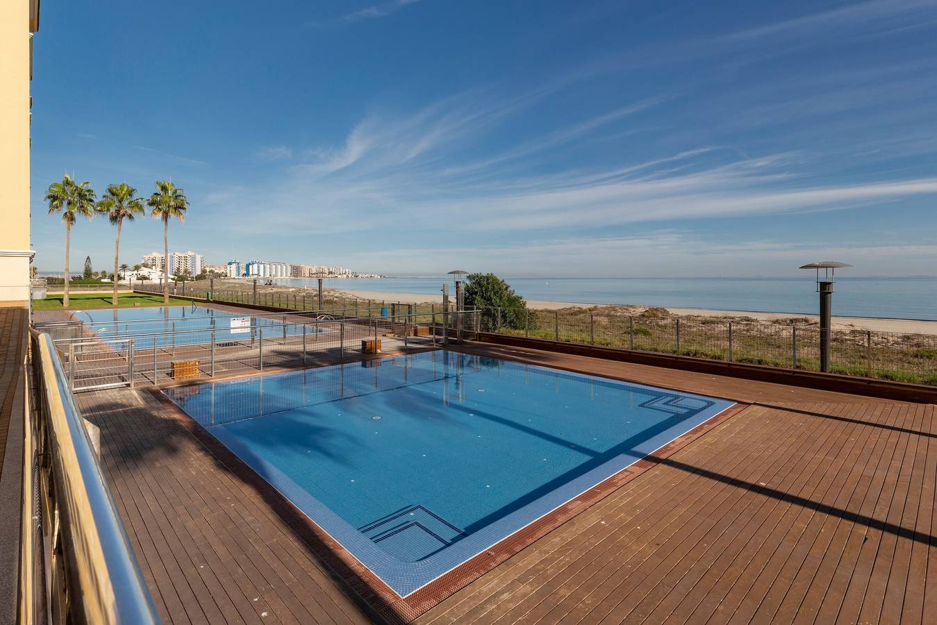 Beachfront Penthouse with Wi-fi & Pool in Tomas Maestre Marina (La Manga), San Javier