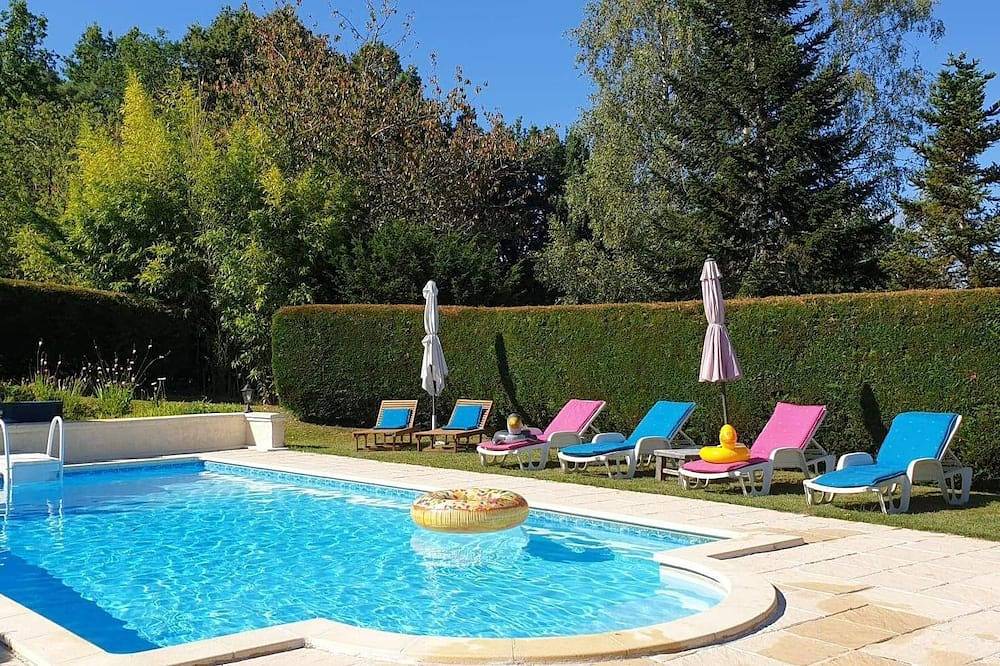 Belle maison de campagne, grande piscine privée chauffée, jardins, aire de jeux in Villefranche-du-Périgord, Périgord Noir