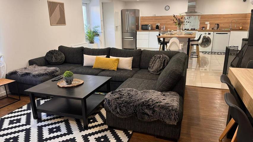 Gîte pour 10 personnes, avec jardin, animaux acceptés dans Champsevraine - 4