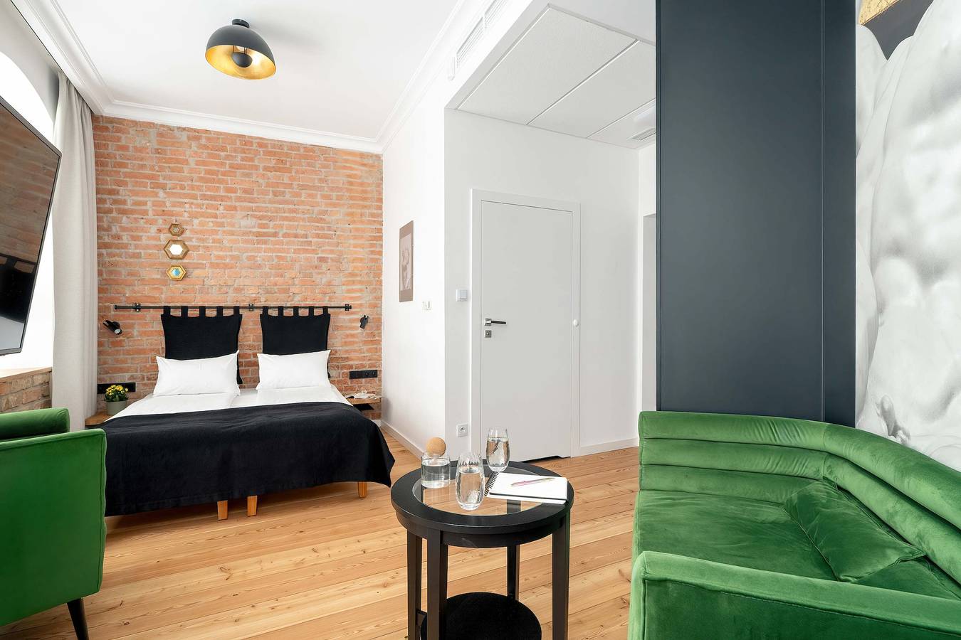 Estudio entero, Kramarska 9 Poznań | Schoeps Residence | Apartment for Two in Historic Surroundings | Old Market Square | Remote Work in Poznań, Gran Polonia (región histórica)