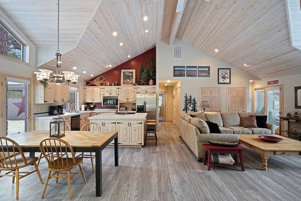 6 Todd - Adorable & Cozy, Hot Tub, Sharc Passes, Fabulous Location in Sunriver, Deschutes County