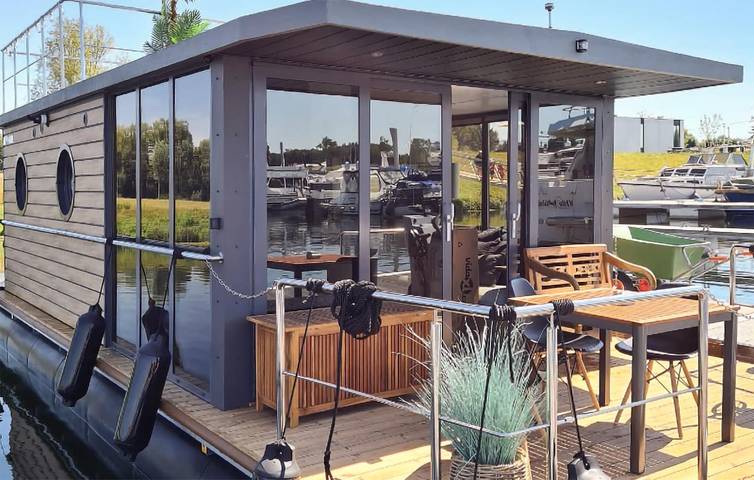 Hausboot für 6 Personen, mit Terrasse und Ausblick sowie Seeblick in Belgien